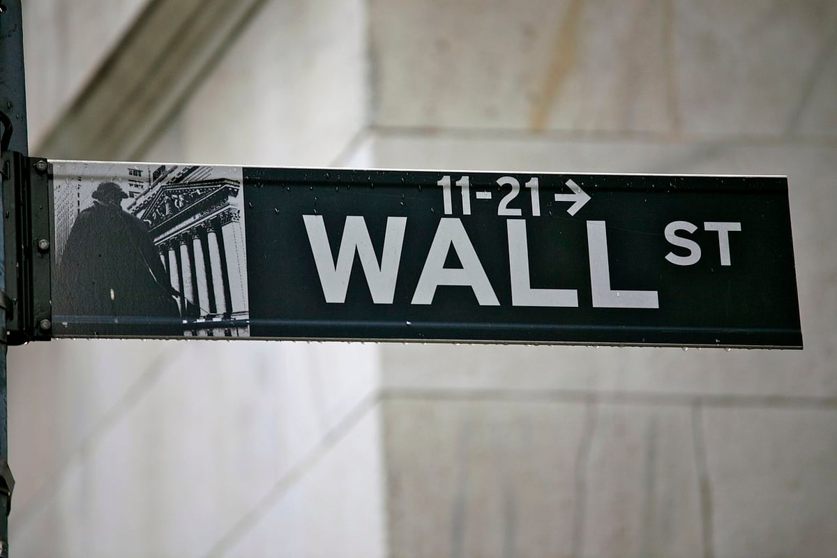 wall street's street name sign 