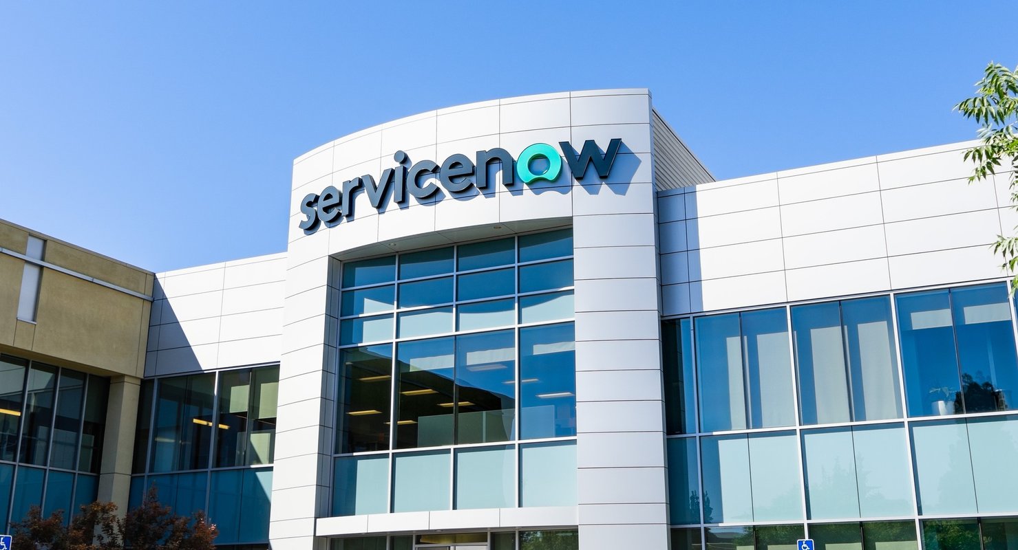  A building with white tiles and a blue mirror is depicted, with the Servicenow logo placed on the top.